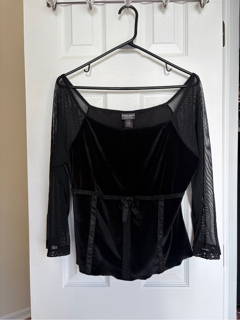 Bisou Bisou velvet top with mesh sleeves Large